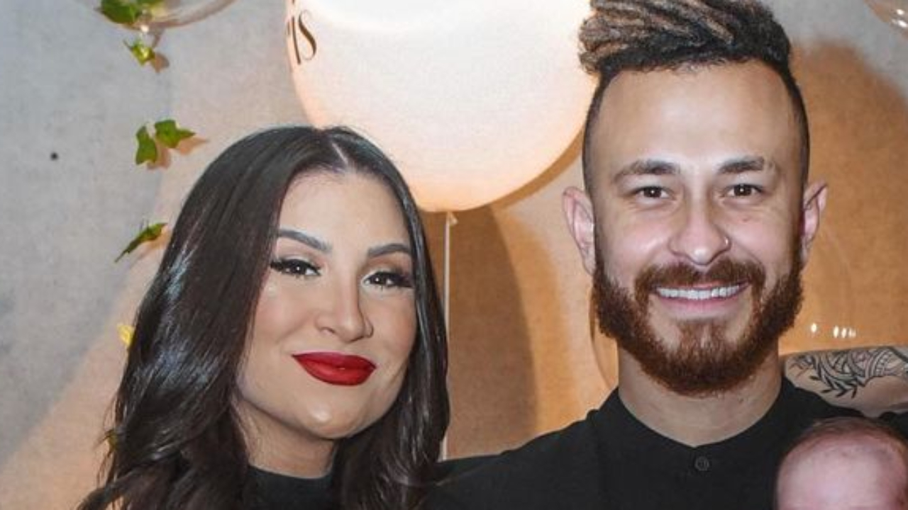 Ex-BBB Bianca Andrade cobre o filho com cobertor avaliado em R$ 9 mil e capricha na festa: “Um mês do neném!”
