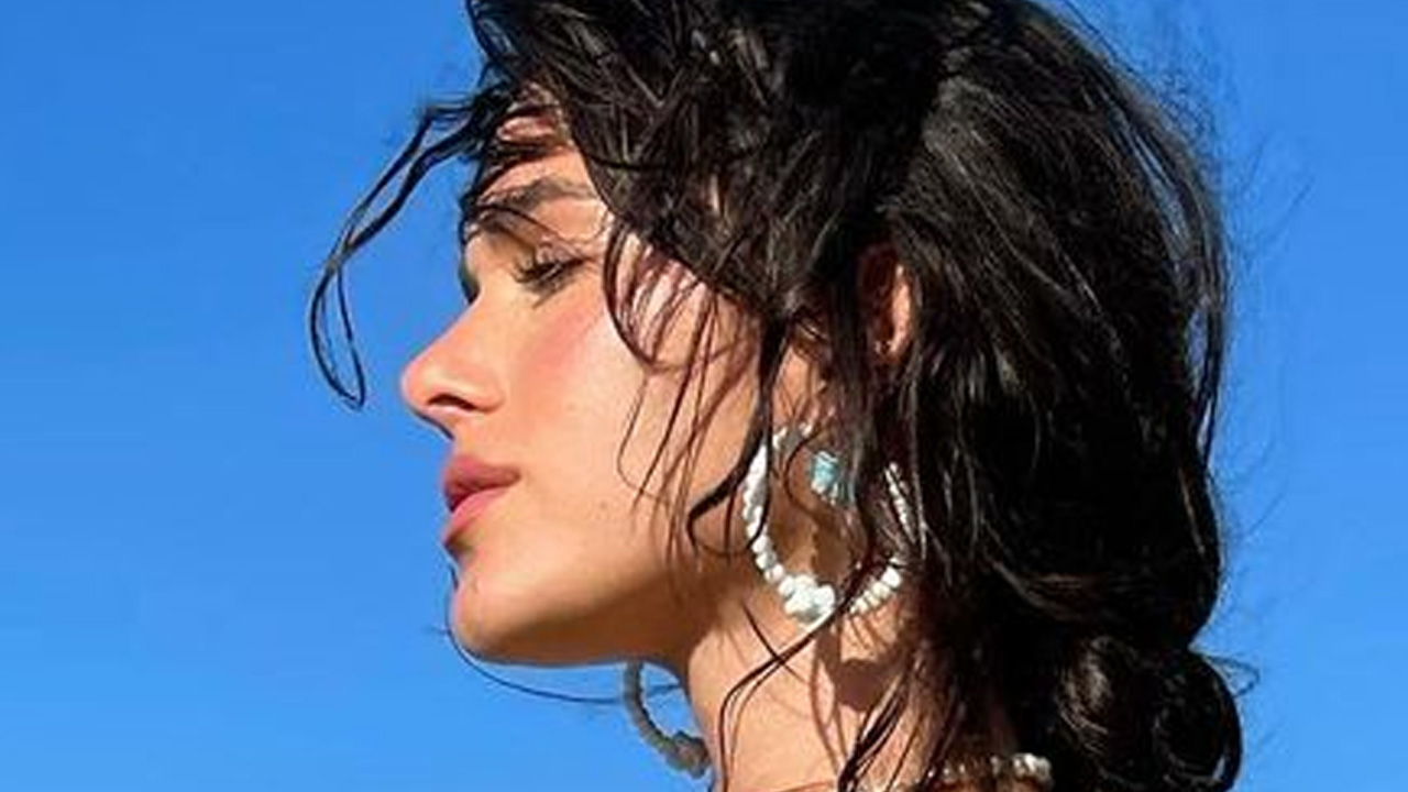 Bruna Marquezine renova bronzeado com biquíni minúsculo e corpo magérrimo chama atenção: “Perfeita”