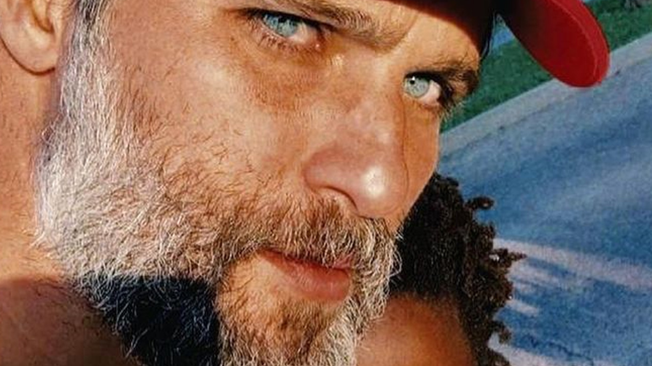 Bruno Gagliasso relembra aniversário sozinho na Espanha e desabafa sobre saudades dos filhos: “Chegou a doer”