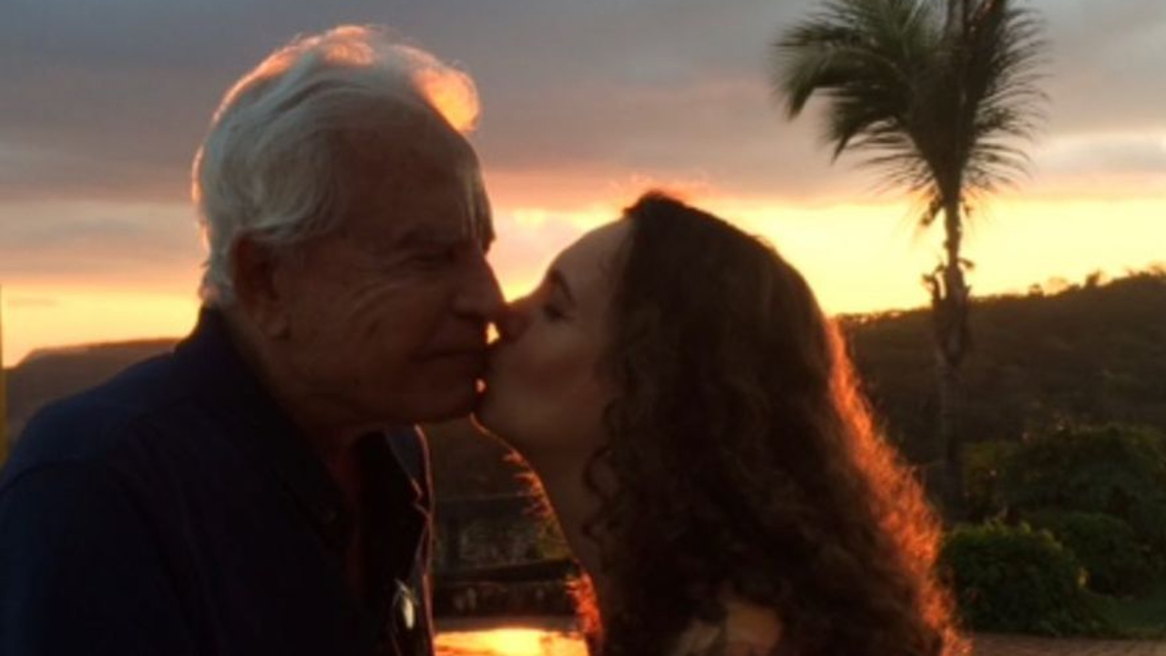 Após polêmica com os filhos, Cid Moreira faz homenagem especial à esposa: “Refresco para a alma”