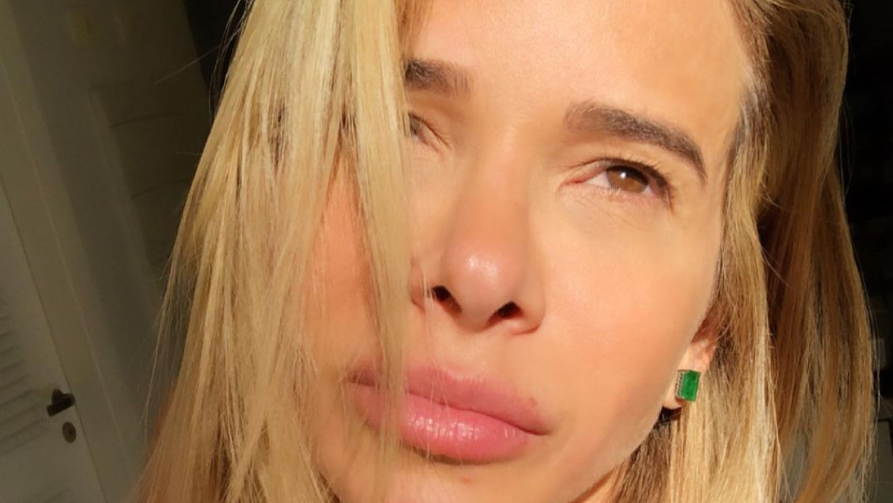 Dany Bananinha leva filha de um ano para fazer unhas em salão de beleza: ”Que princesa”