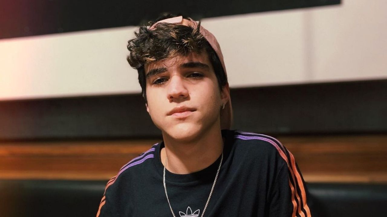 Drico Alves revela nervosismo para viver fase de descoberta sexual em remake de ‘Pantanal’: “Nunca fiz nem beijo”