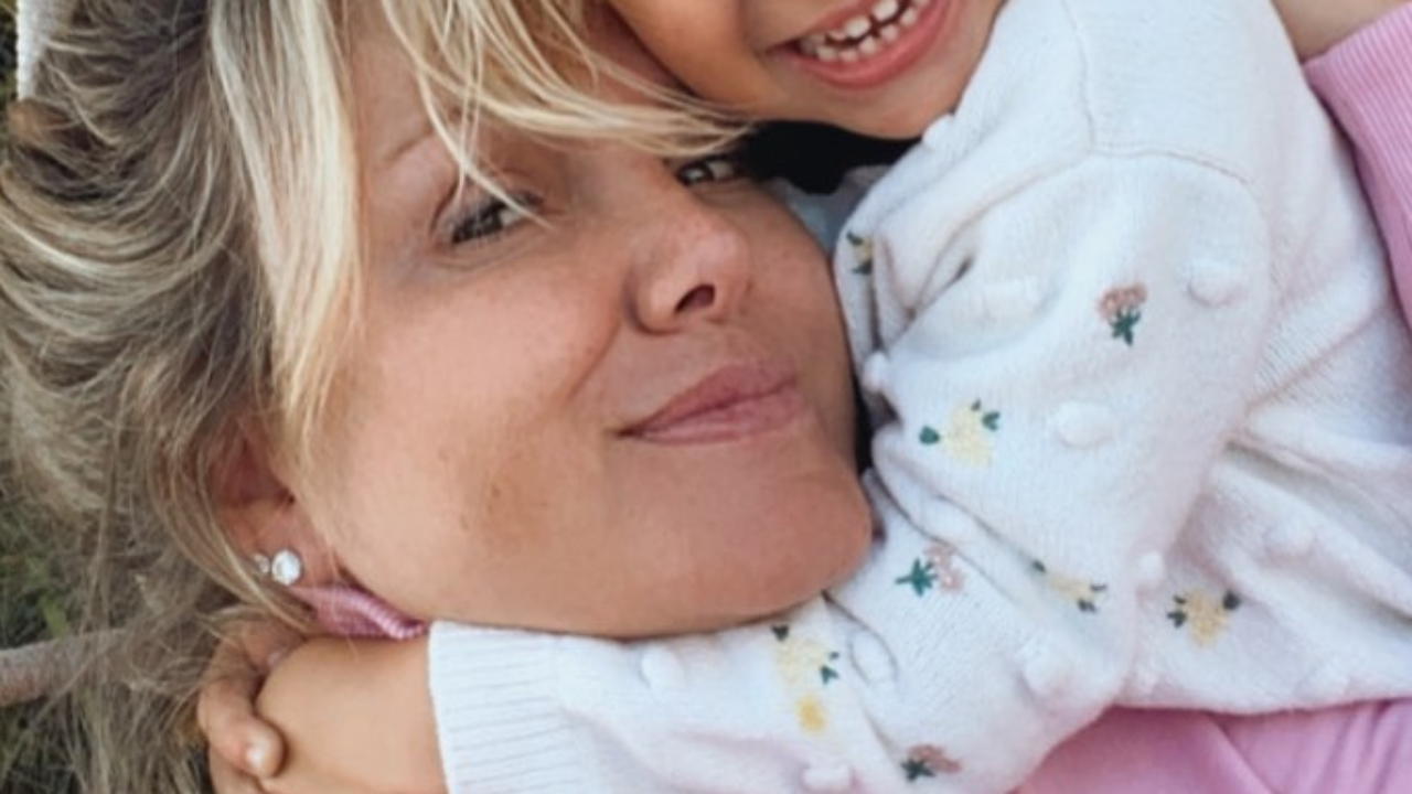 Eliana flagra tarde de diversão entre o marido e os filhos e coleciona elogios: “Que família linda!”