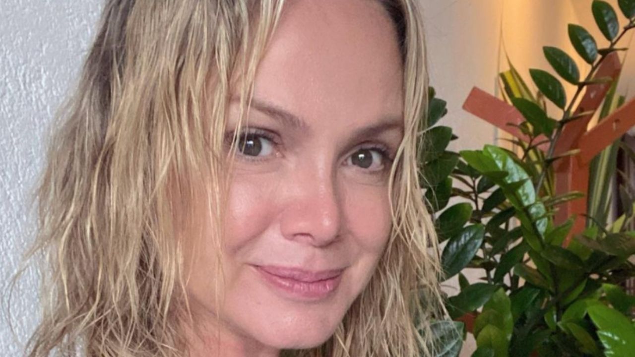 Eliana clica os filhos com o marido na fachada de sua mansão e luxo impressiona: “É um sonho”