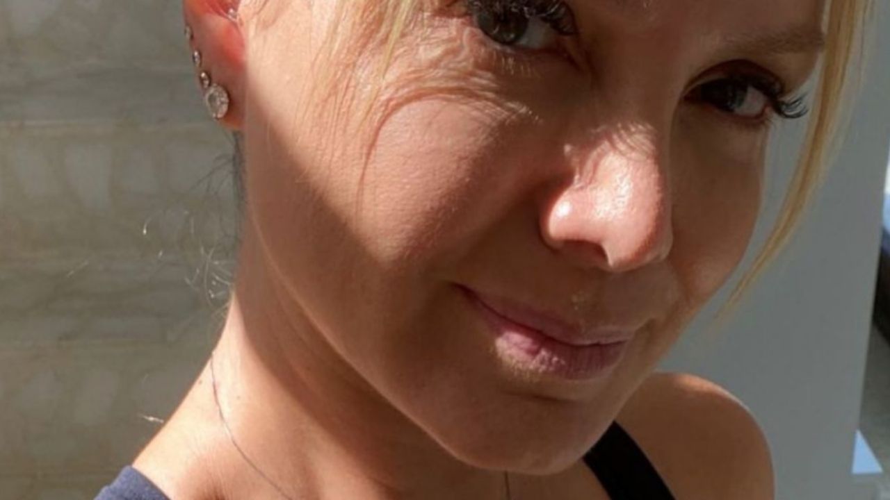 Aos 47 anos, Eliana posa ao natural, exibe barriga trincada e ganha elogios: “O tempo só te fez bem”