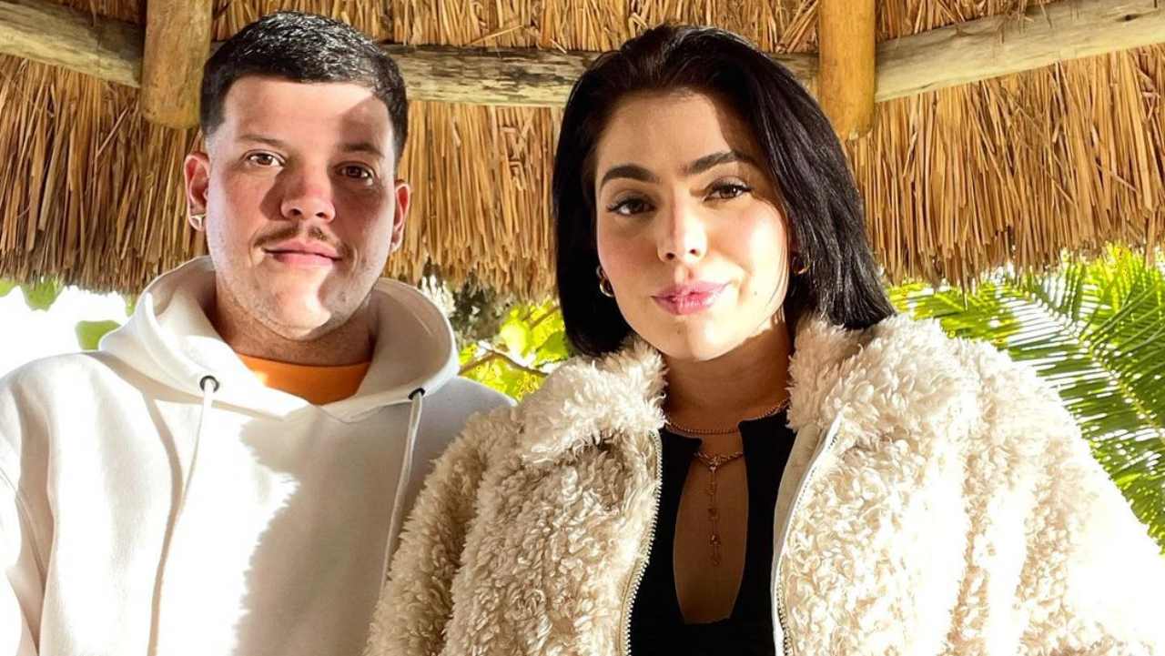 Esposa de Ferrugem se irrita e nega que goste mais da filha do que da enteada: ”É sempre isso”