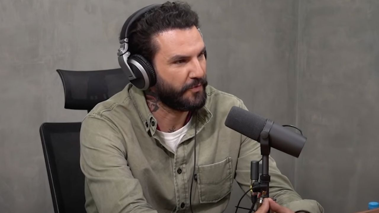 Ex-BBB Wagner Santiago dobra faturamento após vídeo em que recebe beijo grego vazar: “Muitos casais”
