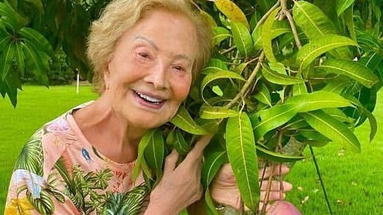 Nora de Glória Menezes mostra foto inédita da atriz após morte de Tarcísio Meira: “Único objetivo é amenizar a dor”