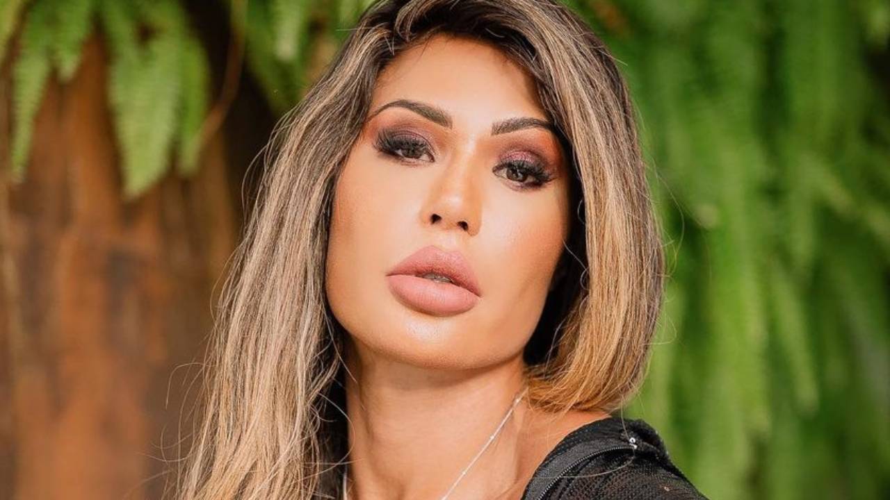 Gracyanne Barbosa é chamada de “deformada” e dá invertida com muita classe em internauta: “Tente o silêncio”