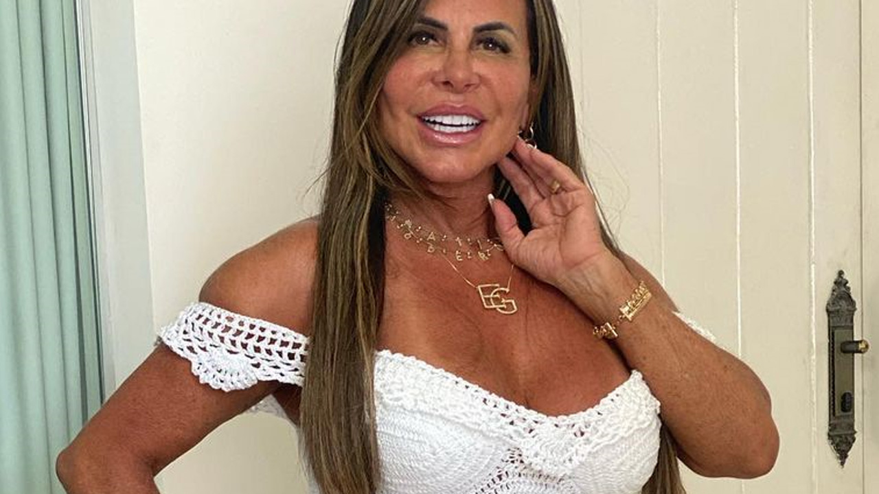 Gretchen mostra forma espetacular com look de crochê e empina bumbum icônico aos 62 anos: “Que corpo é esse?”