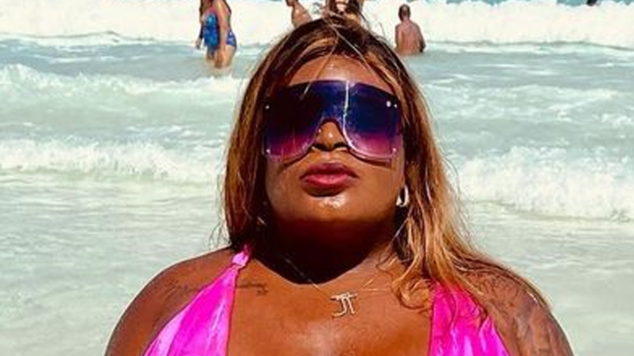 Jojo Todynho desfila curvas em Cancún com maiô decotado até o umbigo e fãs enlouquecem: “Bota pra moer”