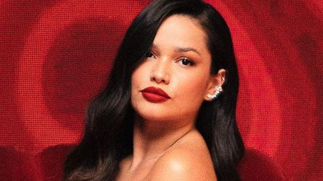 Decotada e fendada, ex-BBB Juliette Freire aposta em visual fatal para live: “Namoradinha do Brasil”