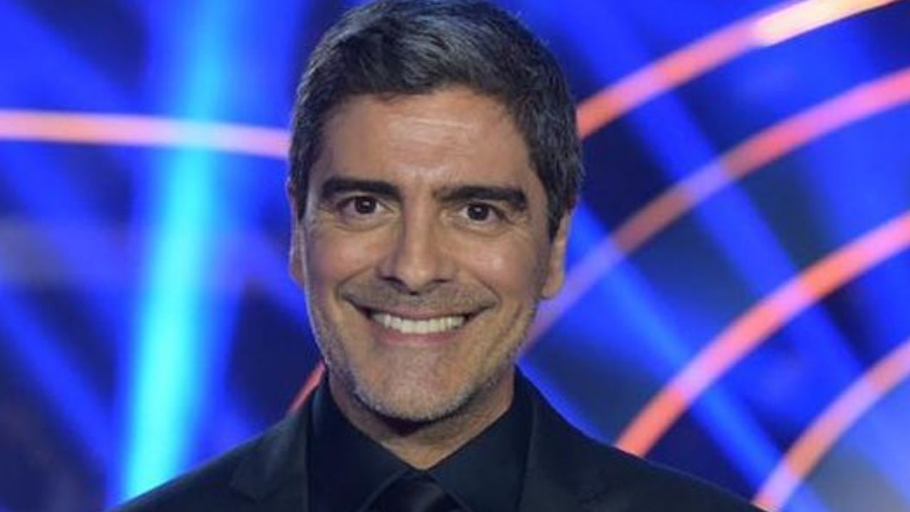 Junno Andrade surpreende e assina contrato para atuar em ‘Poliana Moça’ no SBT