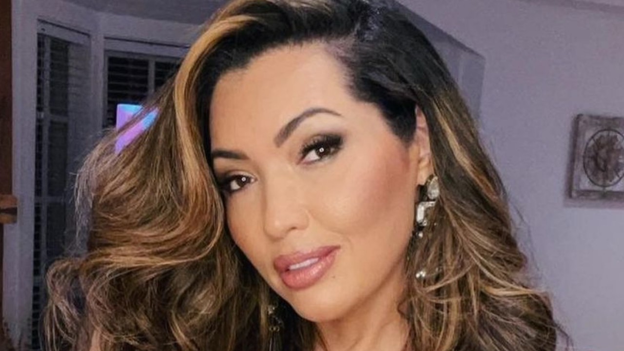 No topo do ranking das rádios, Karinah fala sobre o preconceito que sofreu durante carreira: “Muita superação”
