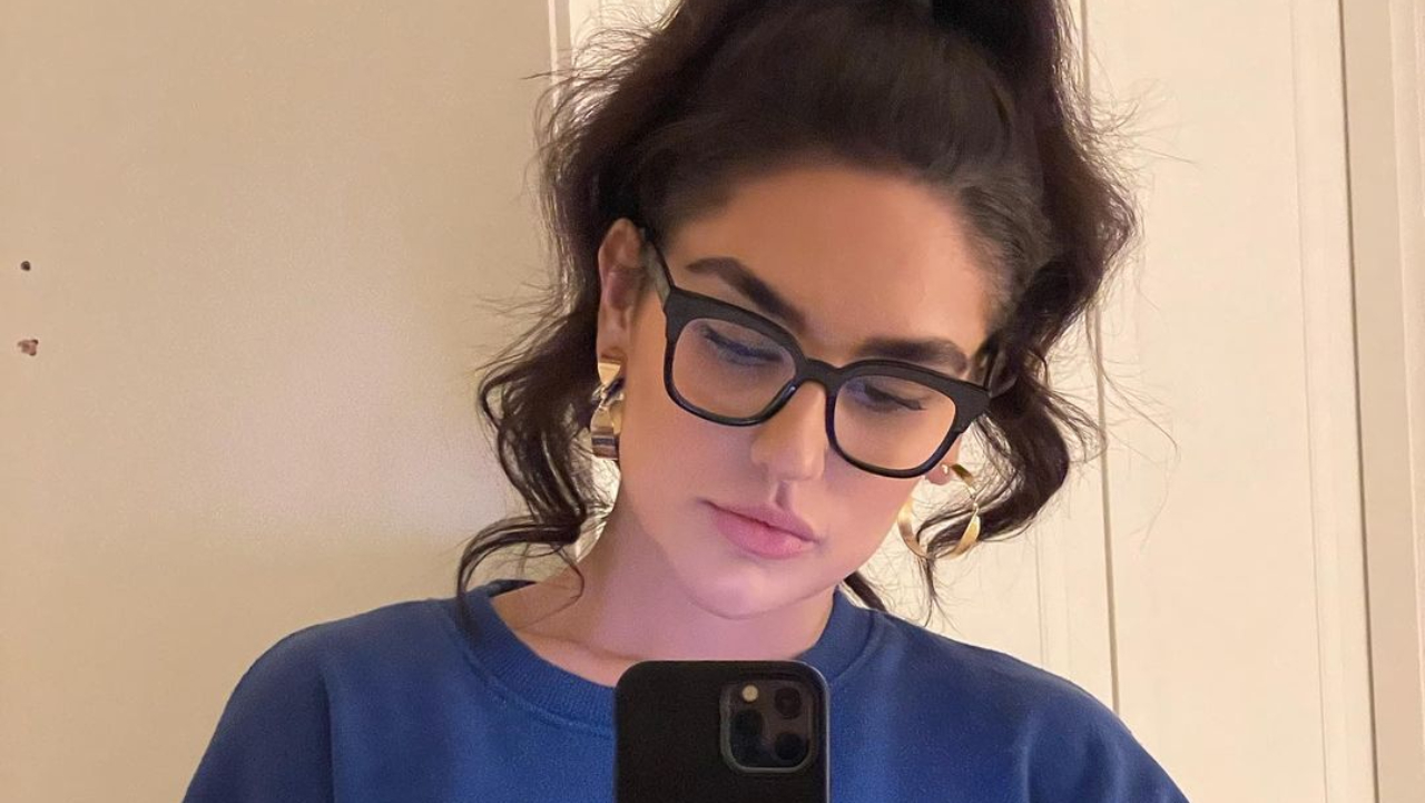 Em longo desabafo, Kéfera Buchmann revela exaustão mental e diz que está tentando ficar bem: ”Estou no processo”