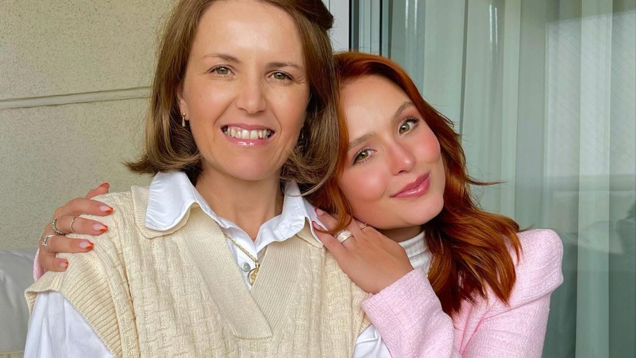 Em momento raro, Larissa Manoela posa ao lado da mãe e surpreende com linda homenagem: ”Potência e poder”