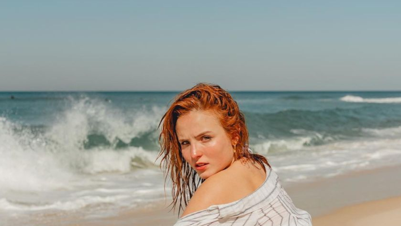 Larissa Manoela curte dia de praia na companhia das amigas gatas e beleza rouba cena: ”Perfeitas”
