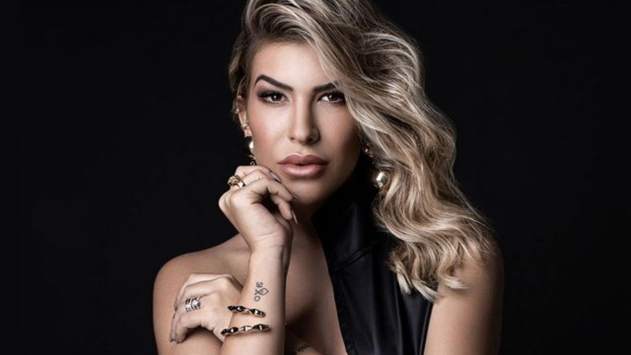 Esposa de Léo Santana, Lore Improta surge poderosa de lingerie e exibe barrigão na reta final da gravidez: “Deusa”