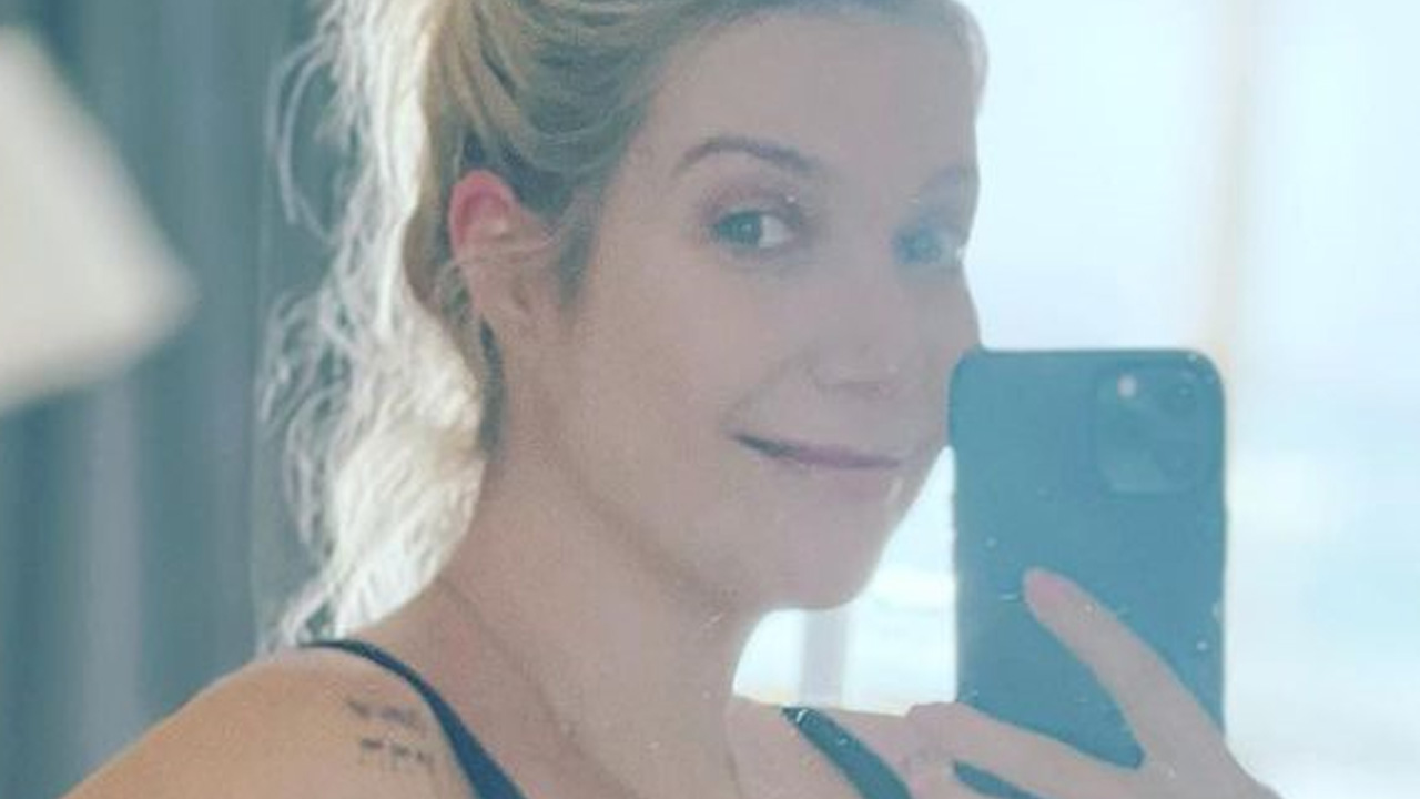 Luiza Possi se refugia no litoral na reta final da gravidez e mostra barrigão estourando: “Belíssima”