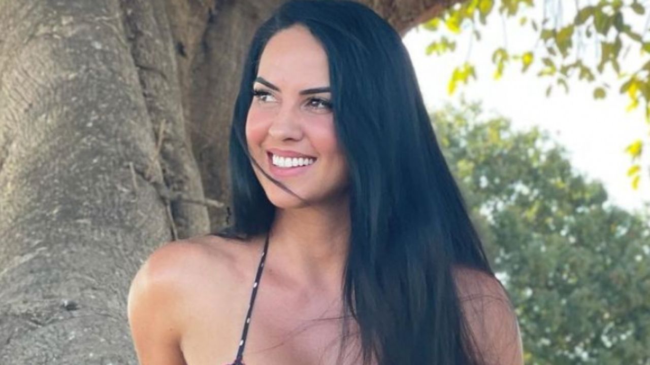 Aos 40 anos, noiva de Zezé di Camargo exibe corpo magérrimo com biquíni mínimo: “Sabe ser linda”