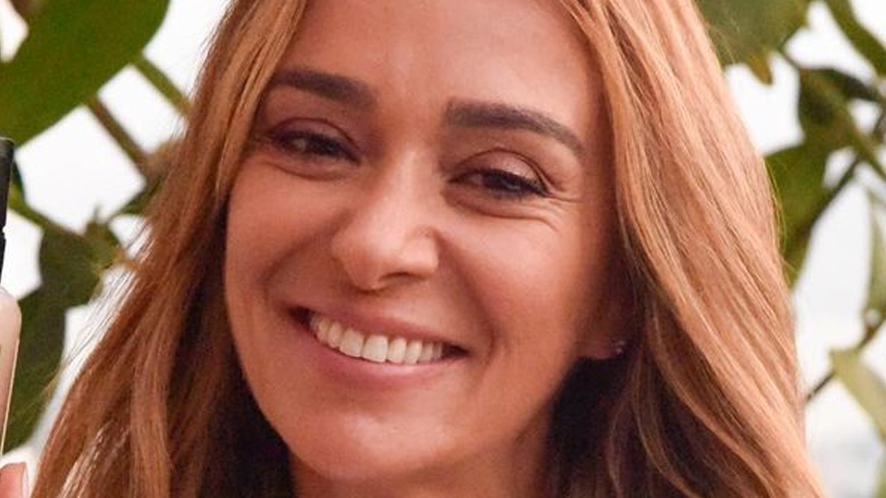 Aos 53 anos, Mônica Martelli surpreende ao mostrar corpão de biquíni e barriga sarada rouba a cena: “Tá podendo”