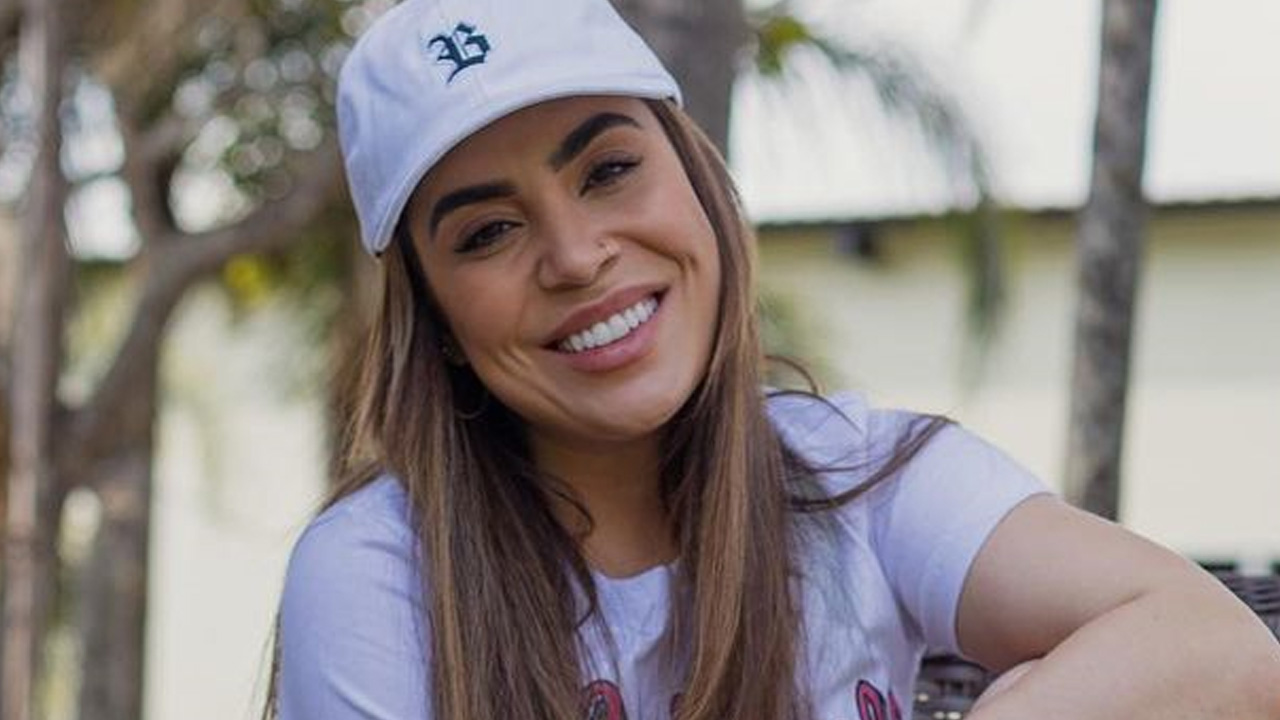 Solteira, Naiara Azevedo ostenta barriga trincada na web e recebe elogios: “Olha o corpo dela”
