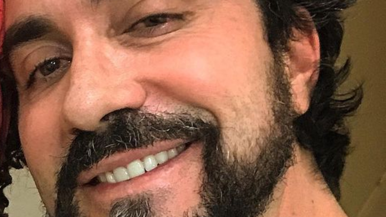 Padre Fábio de Melo emociona fãs com homenagem à mãe, vítima da Covid-19: “Oceano de saudade e desamparo”