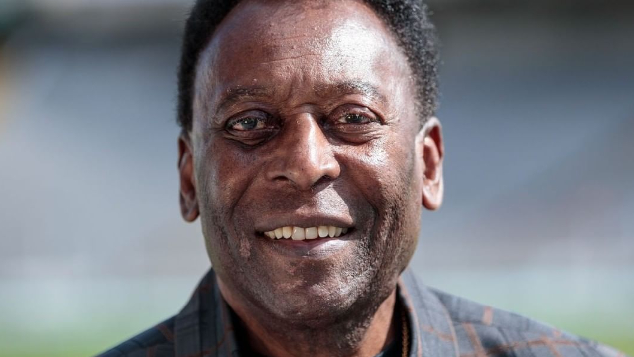 Ex-jogador Pelé nega desmaio e diz que ida ao hospital foi para realizar exames de rotina: ”Estou bem”