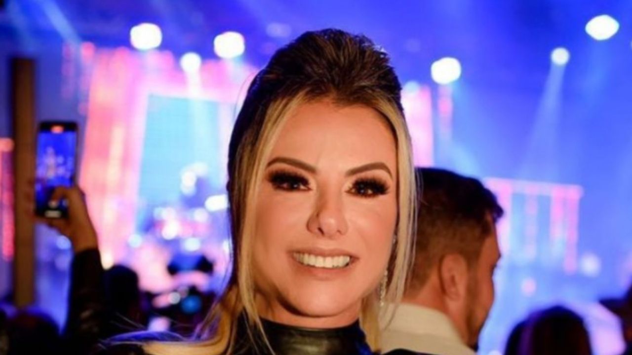 Esposa de Leonardo elege vestido de couro justíssimo para ir ao show do marido: “Nunca vi nada igual”