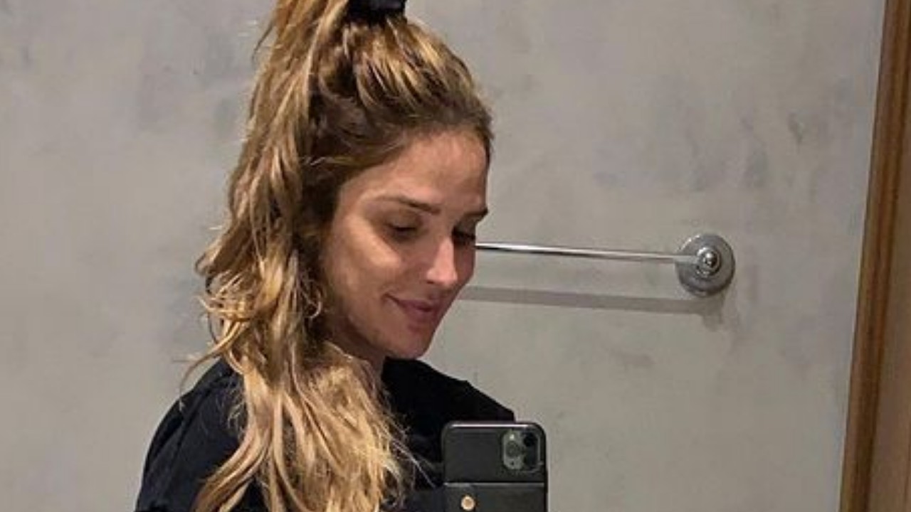 Rafa Brites exibe barriguinha evidente da gestação e admite autoestima elevada: “Me acho tão gata e poderosa grávida”