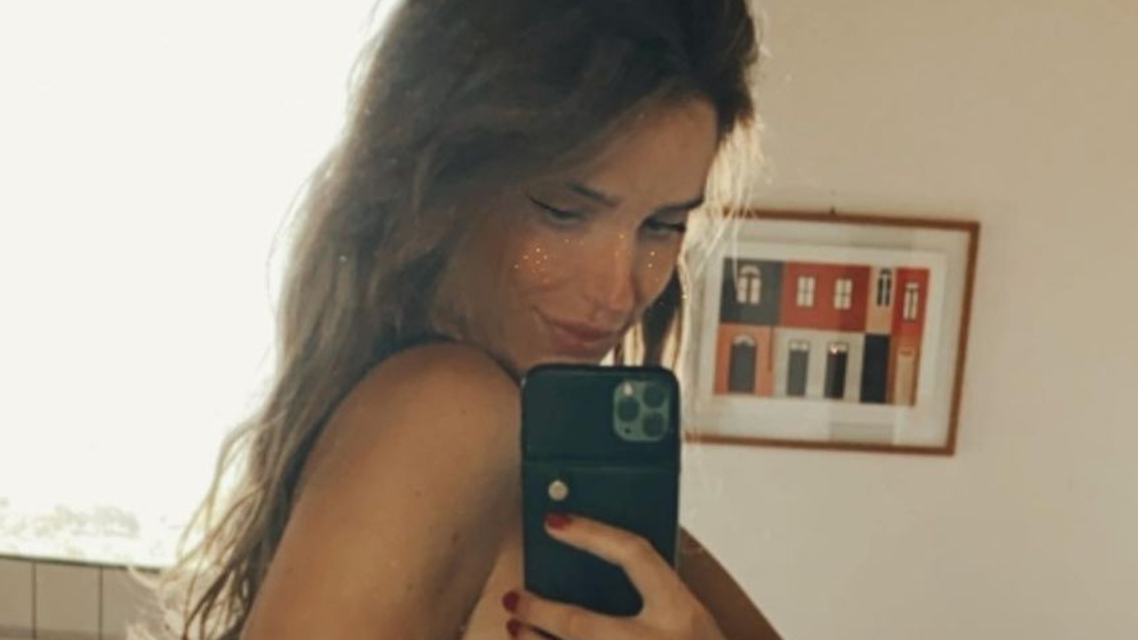 De biquíni, Rafa Brites mostra mudanças no corpo e tira onda durante a segunda gestação: “Gravidinha sensualizando”