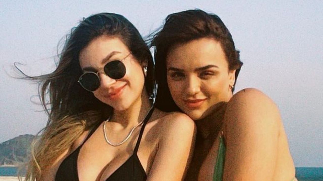 Rafa Kalimann curte dia de praia coladinha com Bruna Santana e corpos sequinhos agitam a web: “Deusas”