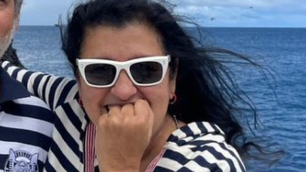 Regina Casé comemora aniversário do marido em alto-mar: “Melhor festa que já teve”