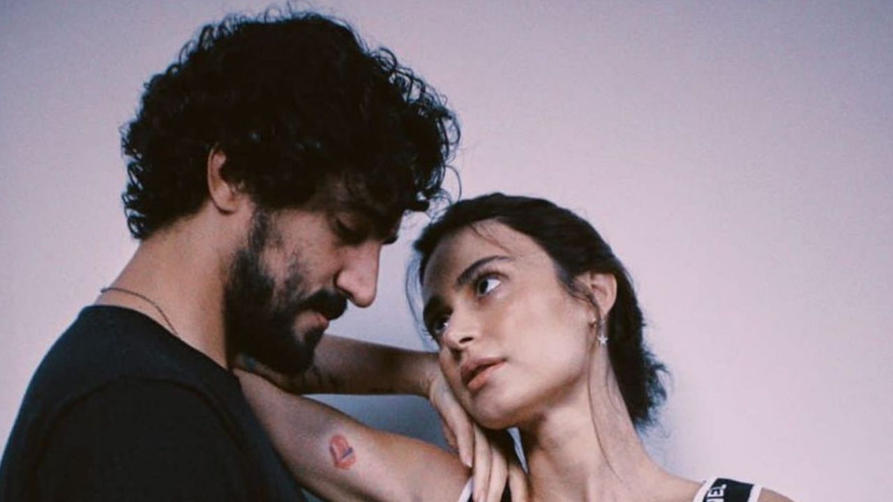Após anunciar gravidez, Renato Góes surge paparicando barriguinha Thaila Ayala