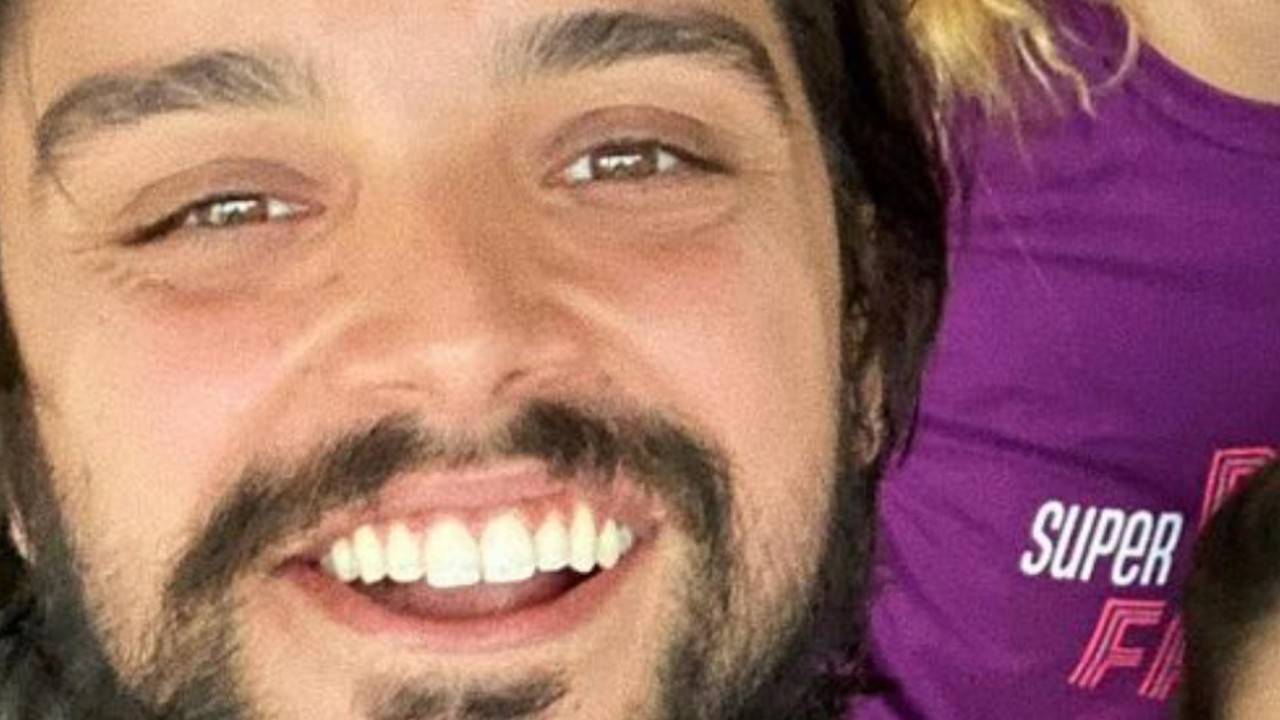 Em clima amistoso, Rodrigo Simas surge com adversárias em ensaio da final do ‘Super Dança dos Famosos’: “Responsa”