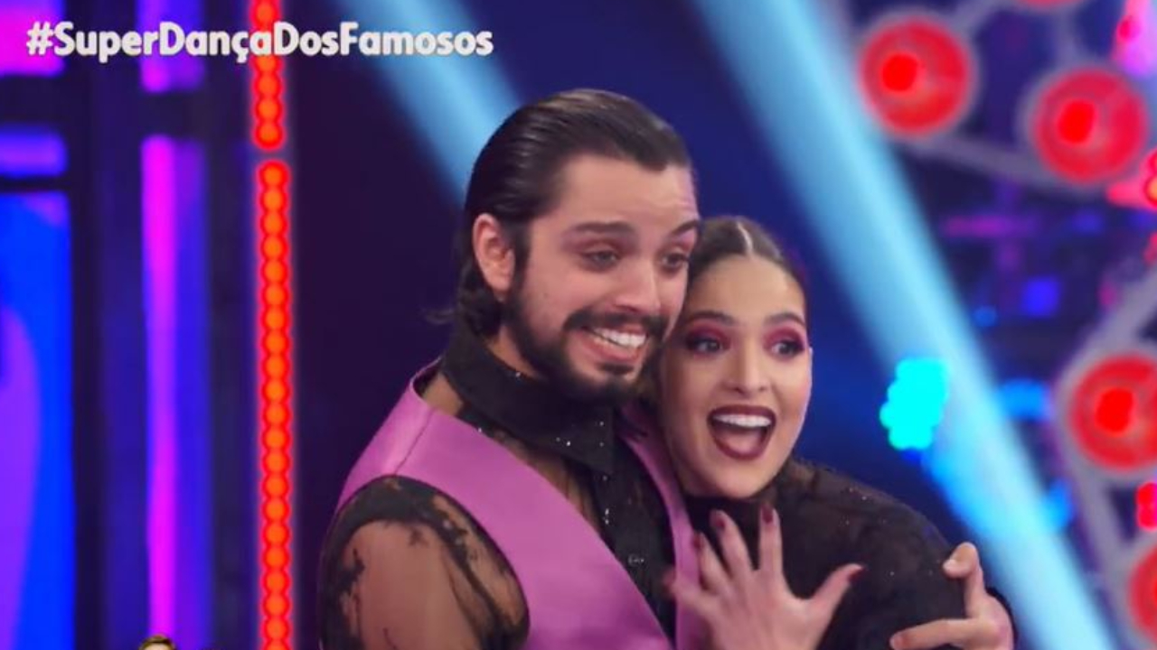 Mesmo após deslize, Rodrigo Simas desbanca concorrência e é o primeiro finalista da ‘Super Dança’