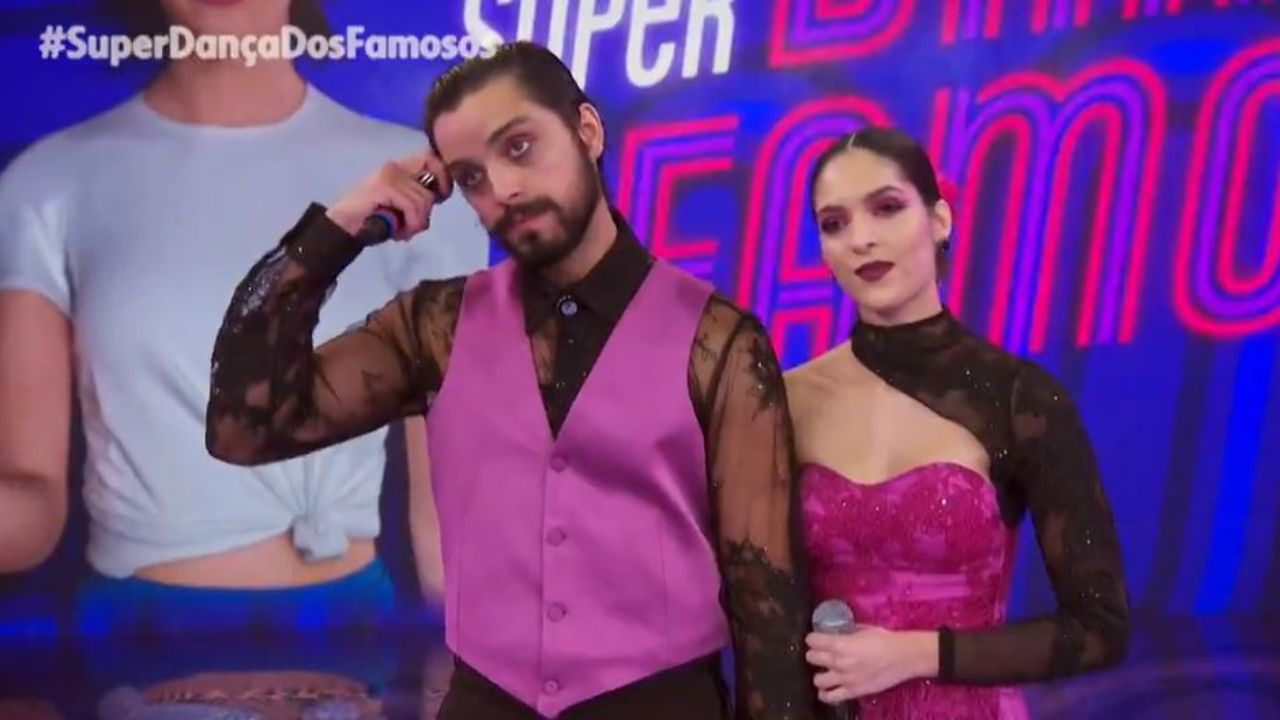 Rodrigo Simas comete erro no ‘Super Dança’ e é consolado pelos técnicos: “A gente tá ao vivo, acontece”