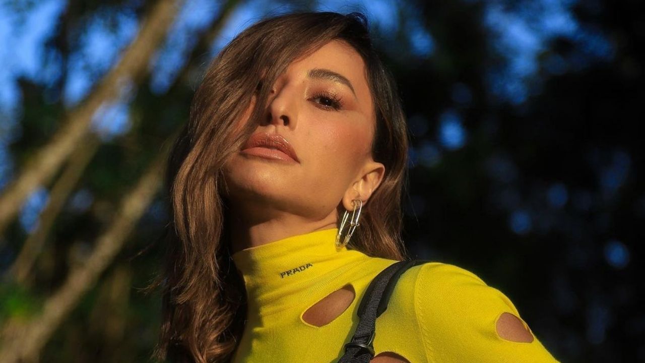 Sabrina Sato elege look ‘rasgado’ e luxuoso de mais de R$ 16 mil para Ilha Record e coleciona elogios: “Deusa”