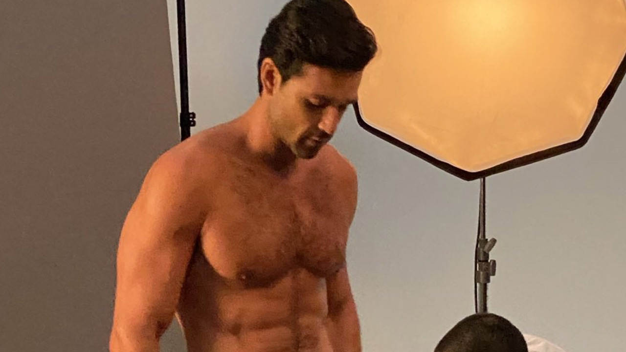 Sergio Marone revela assistente que ajeita suas partes íntimas em ensaio fotográfico: “De olho no produto”
