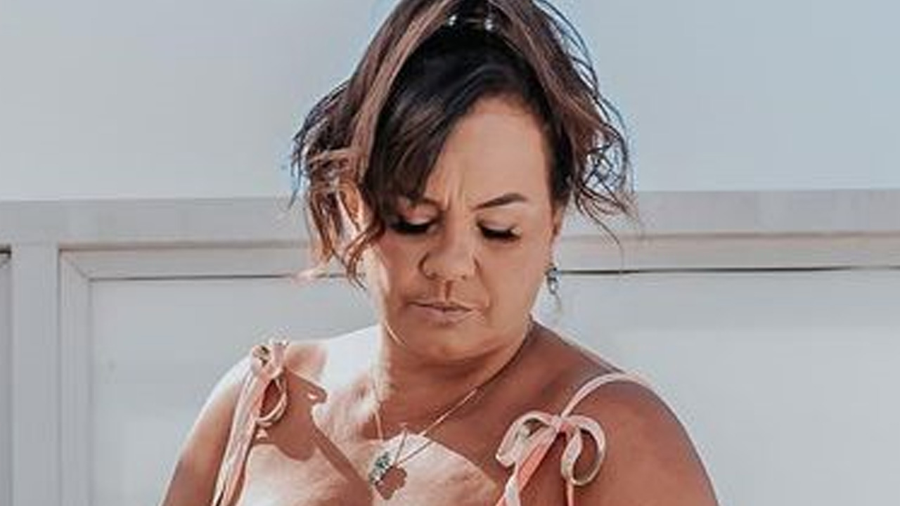 Solange Couto posa com vestido soltinho e mostra corpão aos 64 anos: “Toda trabalhada na ousadia”