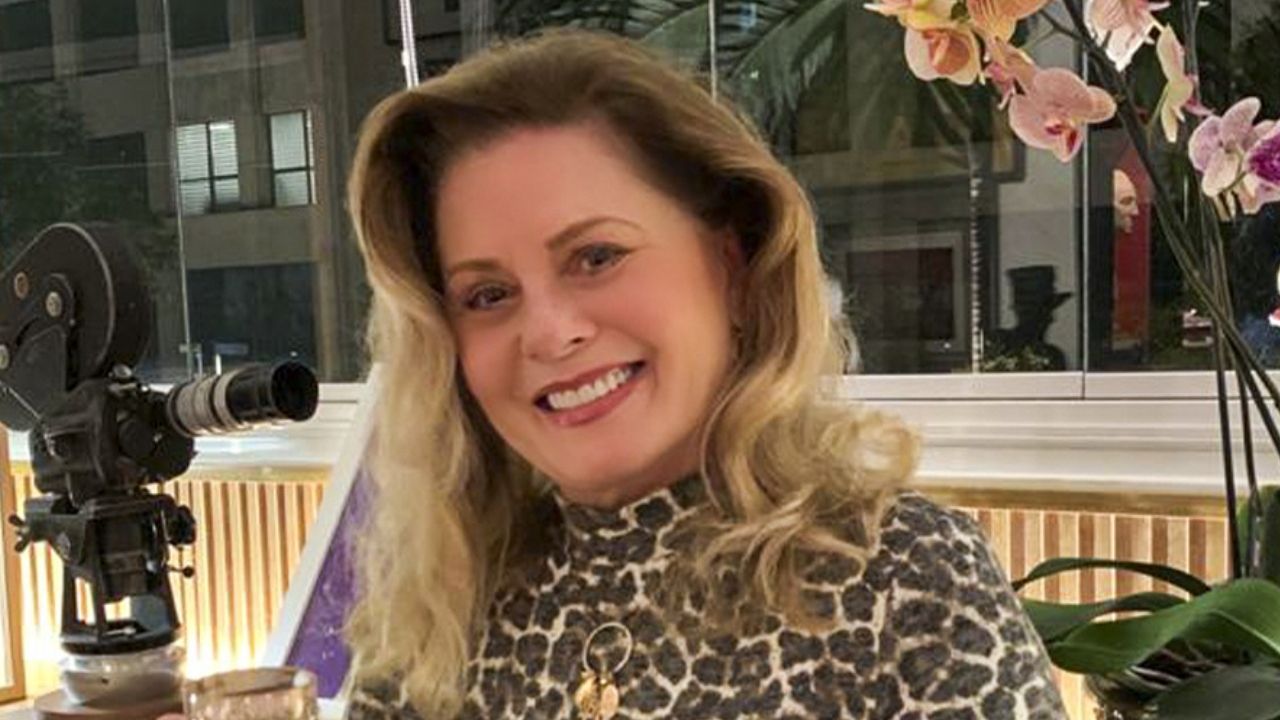 Vera Fischer surge deslumbrante em jantar com amigos e fala sobre novo projeto: “Vamos aguardar”