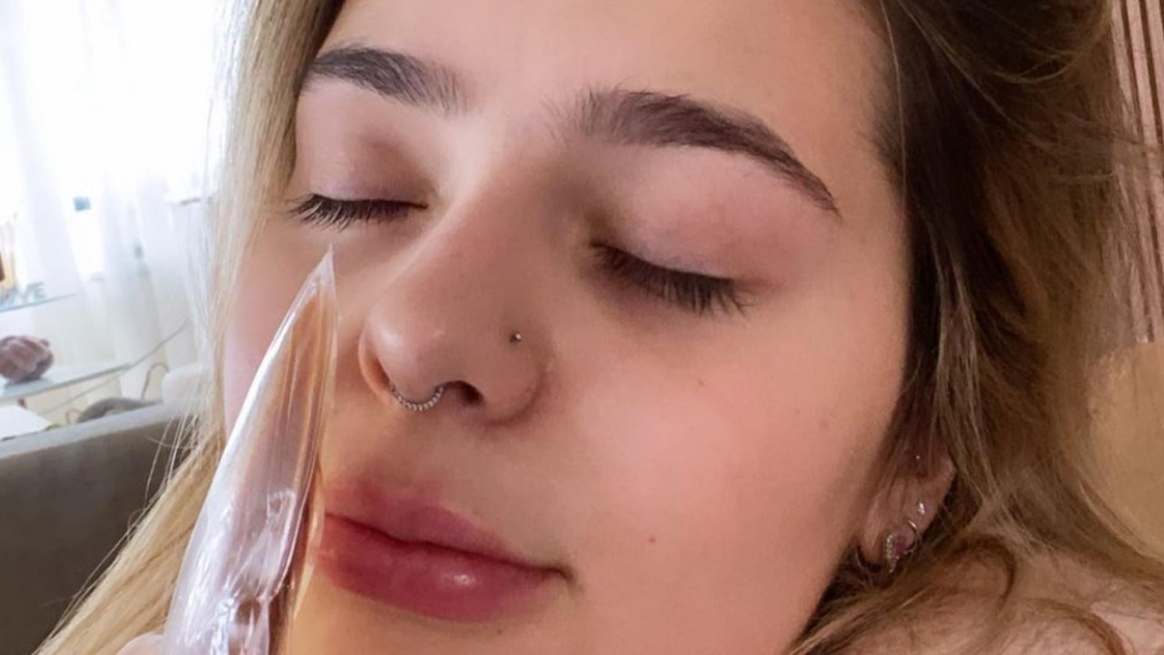 Ex-BBB Viih Tube passa por procedimento estético e ostenta os novos lábios carnudos: “Acabei de fazer preenchimento labial”