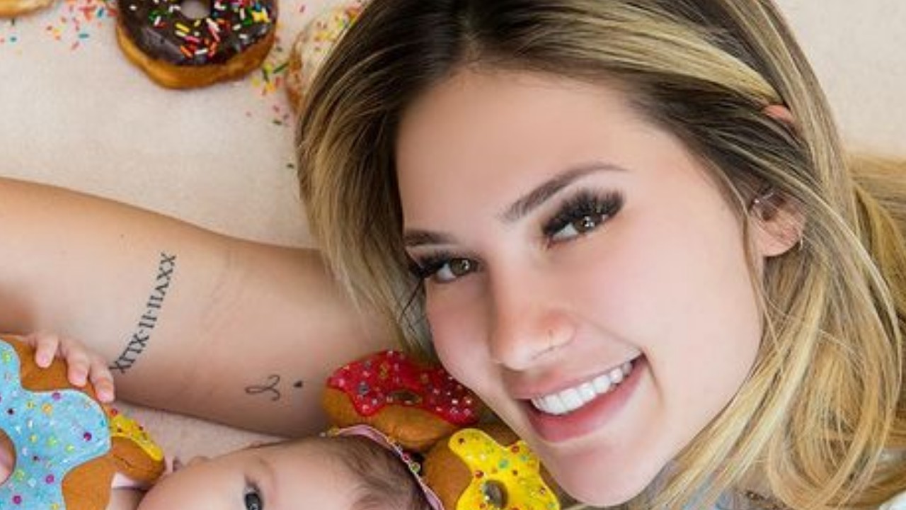 Virgínia Fonseca comenta sobre depressão pós-parto e se emociona ao se declarar para filha: “Amor que dói”