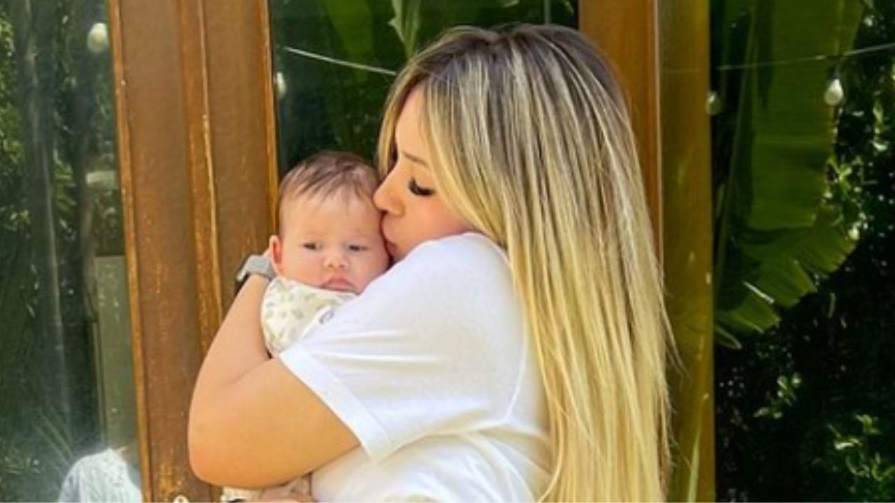 Virgínia Fonseca levanta a blusa e revela tatuagem em homenagem à filha de dois meses: “Amo você”
