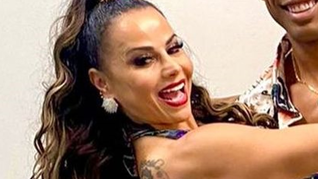 Viviane Araújo mostra look para noite decisiva da ‘Super Dança dos Famosos’: “Vamos de salsa”