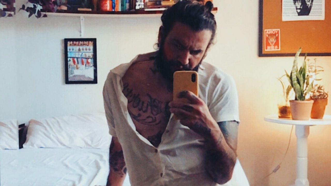 Ex-BBB Wagner Santiago desabafa após vídeo em que recebe beijo grego vazar: “Minha intenção não é chocar”
