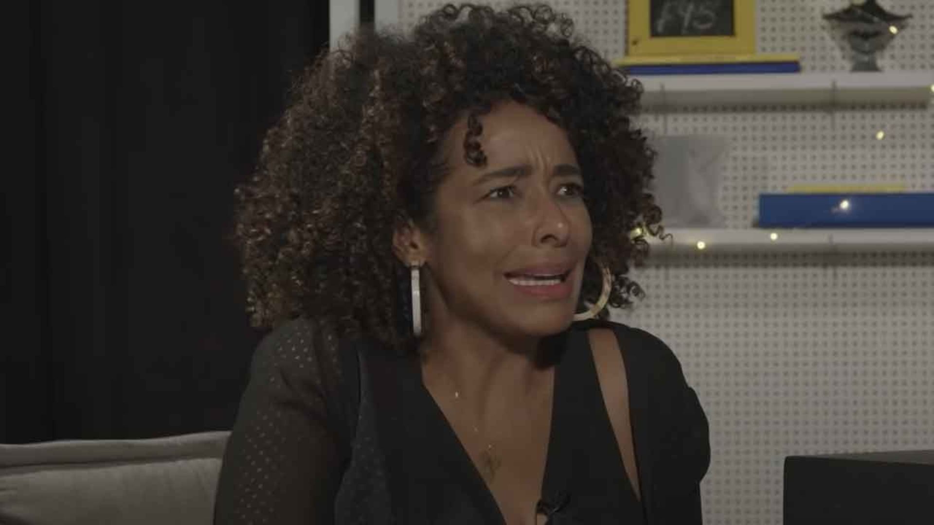 Alinne Prado é vista aos prantos na RedeTV! ao receber notícia: “Acabou”