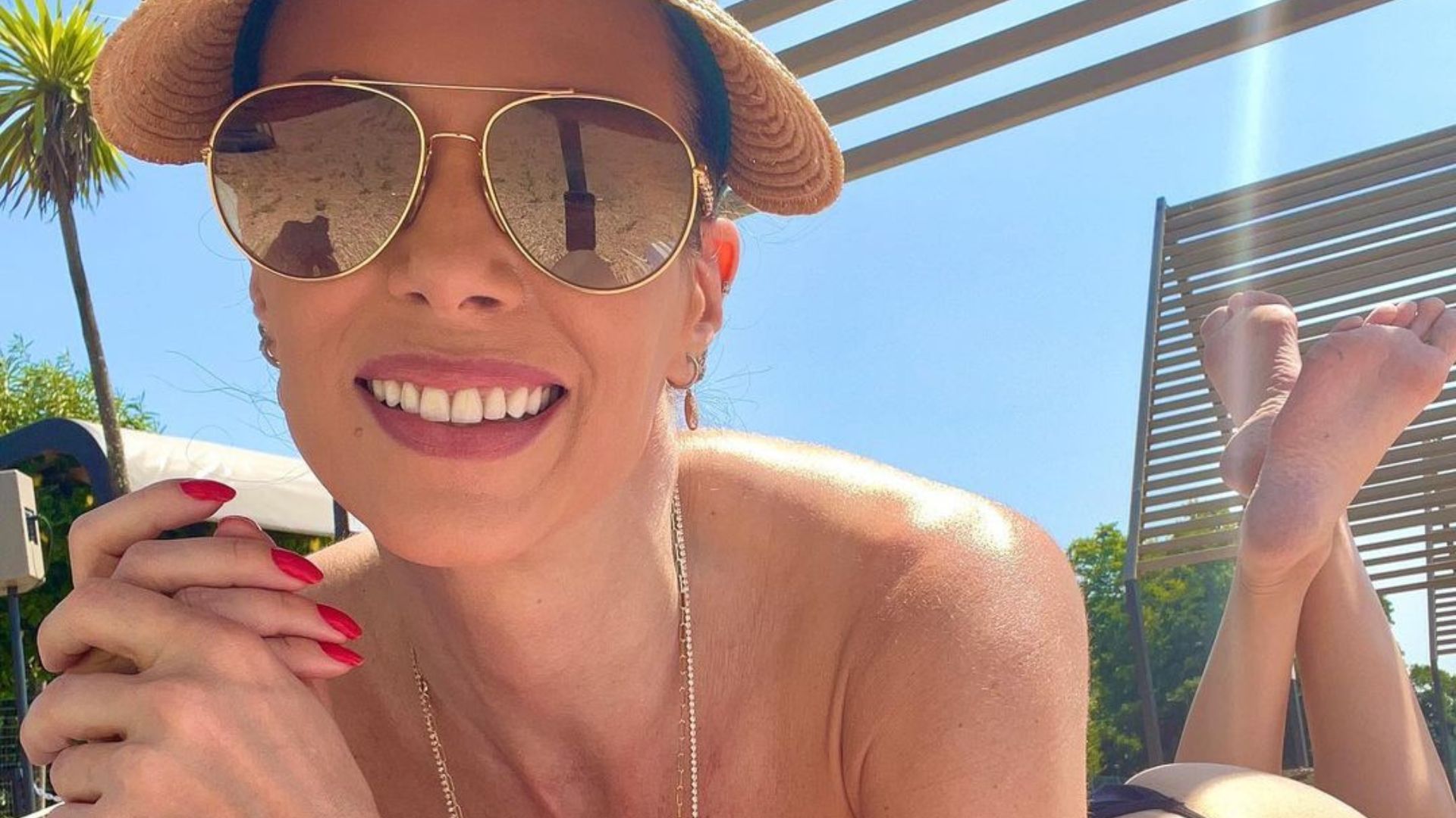 Ana Furtado mostra biquíni fio-dental engolindo o bumbum em clique ousado: “Vida boa”