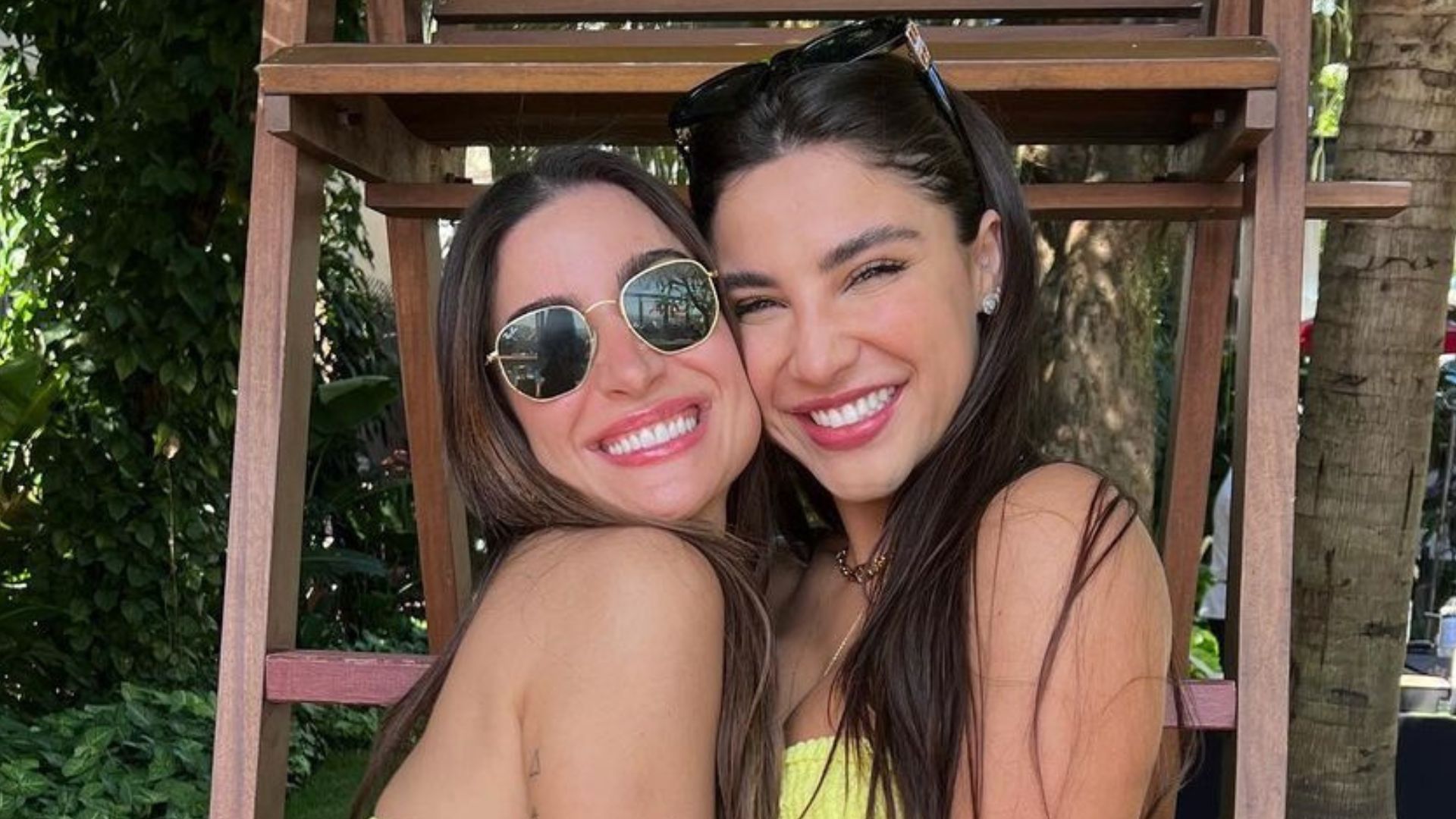 Bianca Andrade posa de biquíni com amiga gata e fãs torcem por romance: “Shippando”