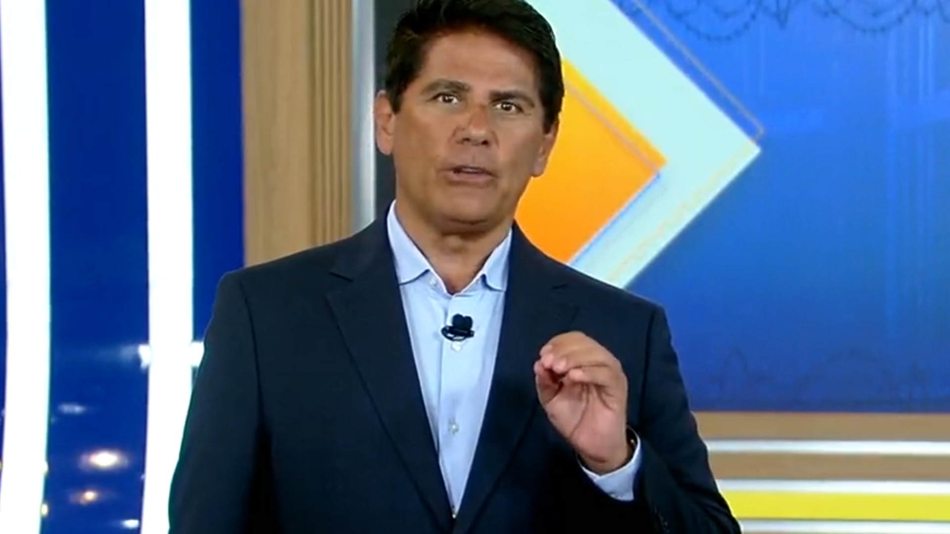 César Filho volta das férias com bronzeado intenso e vira assunto na web: “Que cara é essa?”